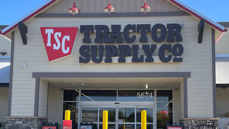 Exterior of Tractor Supply Co building
