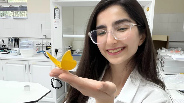 researcher with soft robot using lightweight pump