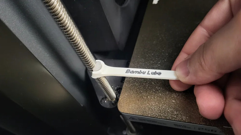 Lube helper tool lubing the lead screw