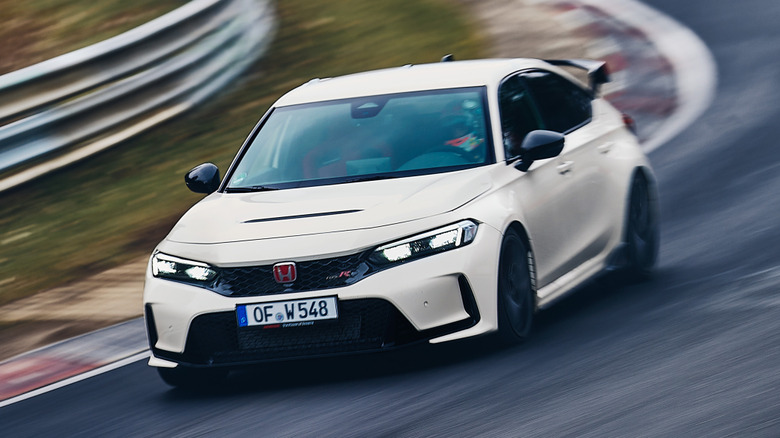 Front 3/4 view of Honda Civic Type R at Nürburgring