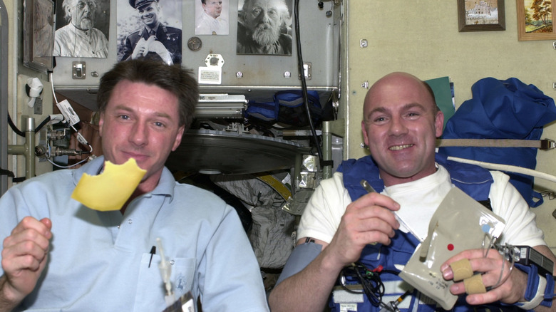 Astronaut Andre Kuipers and his NASA colleague Michael Foale eat Dutch cheese for breakfast on board the International Space Station.