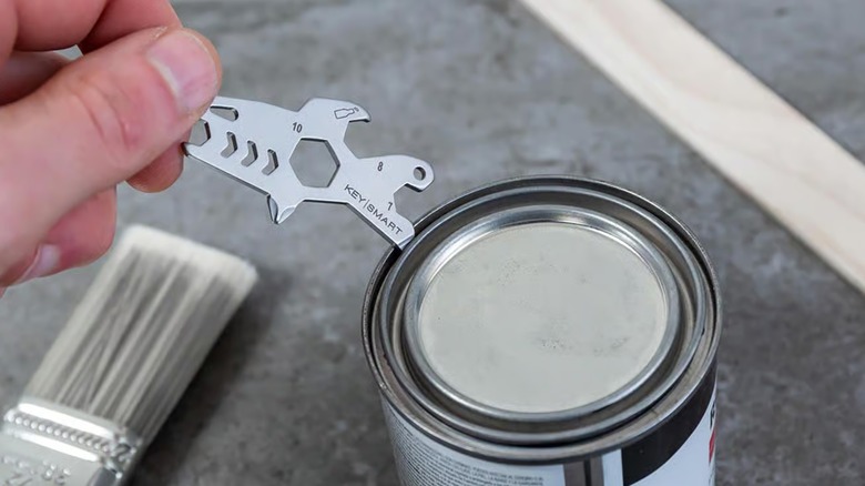 Prying open a paint can with the KeySmart Shark