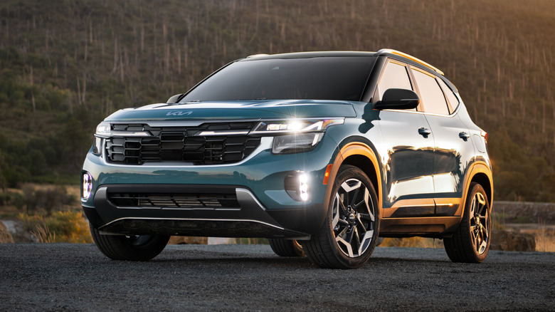 2025 Kia Seltos at sunrise