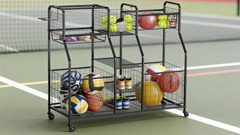 rendering of LUMAMU organizer on a tennis court