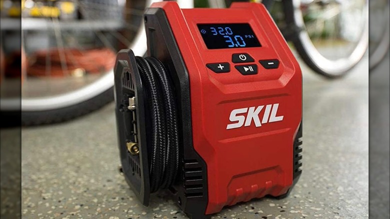 Skil Pwr Core 12V Compact Tire Inflator