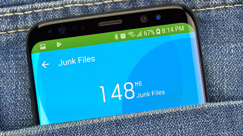 Android smartphone with junk files