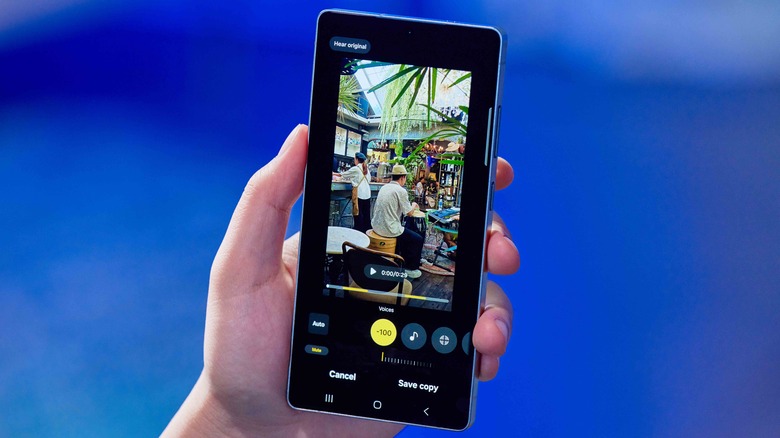 A person holding the Samsung Galaxy S25 Ultra