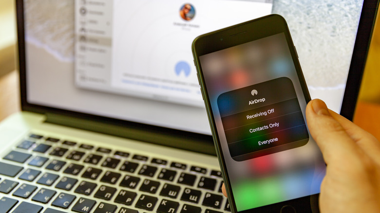 5 Apple AirDrop Alternatives For Android Users 5-apple-airdrop-alternatives-for-android-users