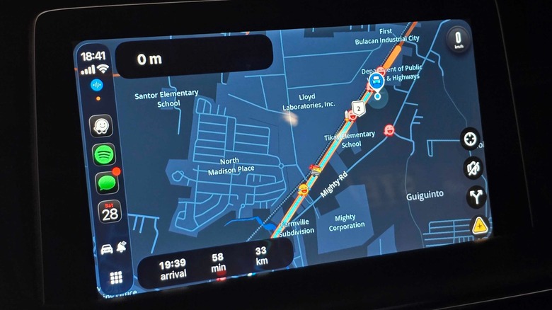 moving around the map on Waze using Apple CarPlay voice controls