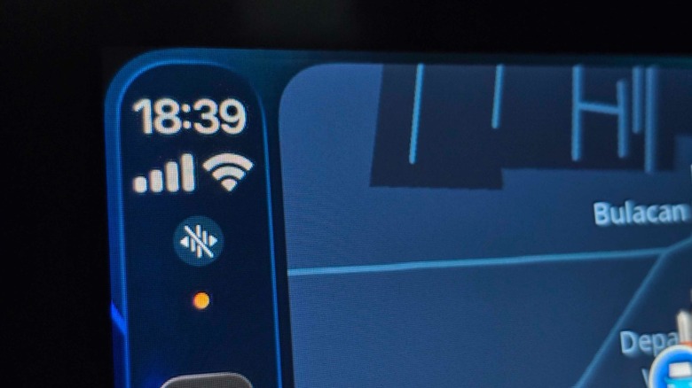 Apple CarPlay showing that voice control is not listening