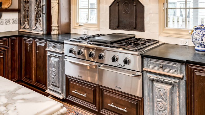 Dacor cooking range in an upscale kitchen.