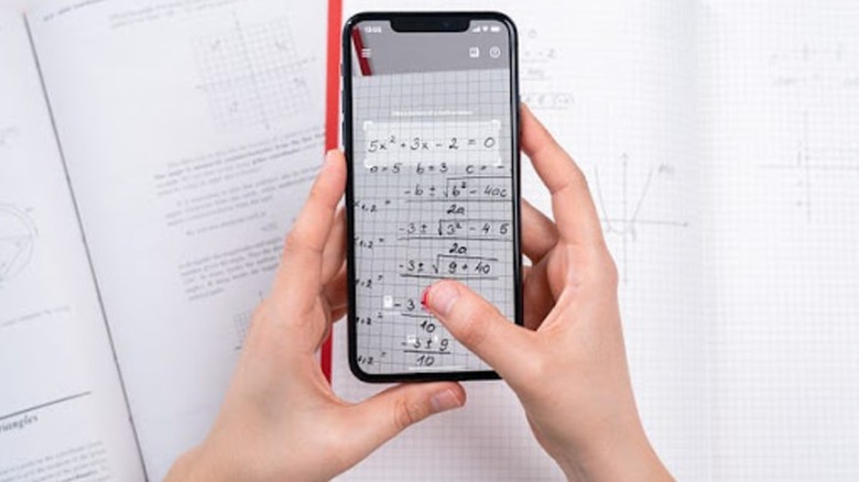 Scanning a math problem with Photomath