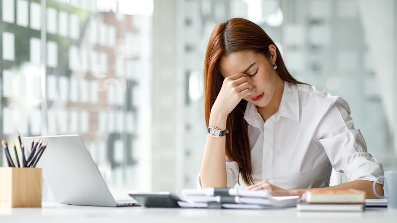 woman stressed working on laptop