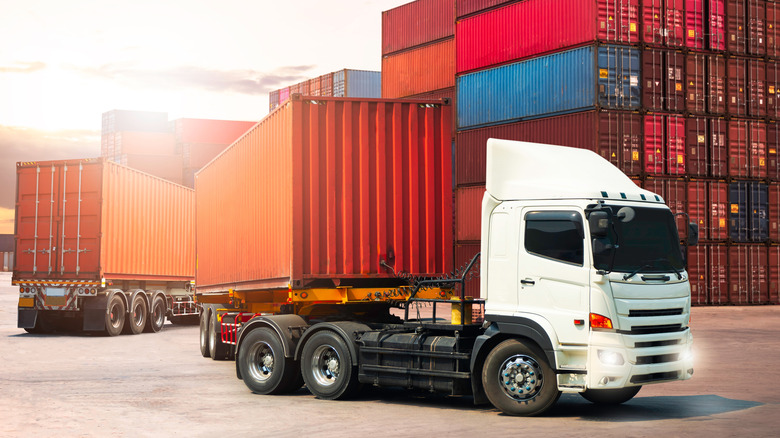 Heavy vehicle with many shipping containers
