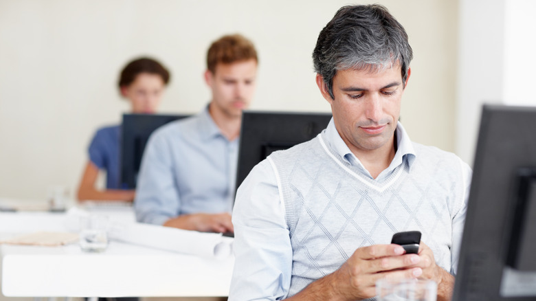 People distracted by smartphones