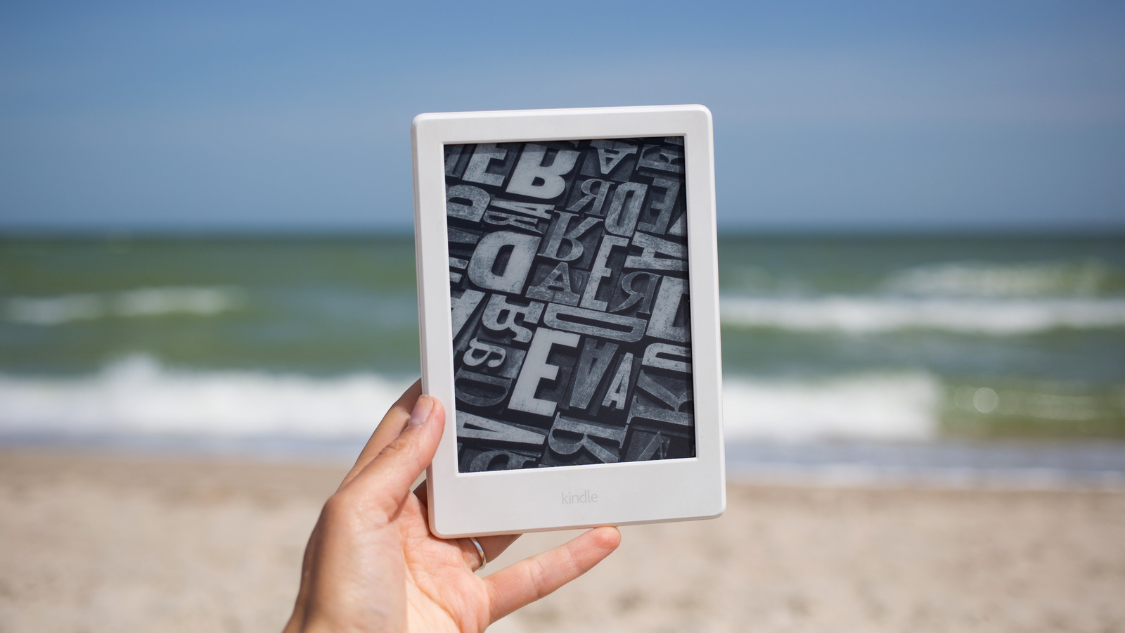 5 Best Uses For An Old Kindle EReader