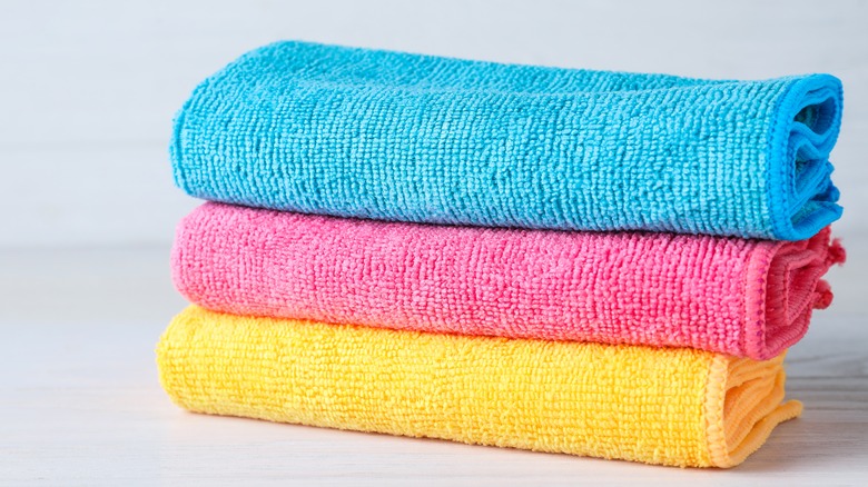 Microfiber cleaning towels