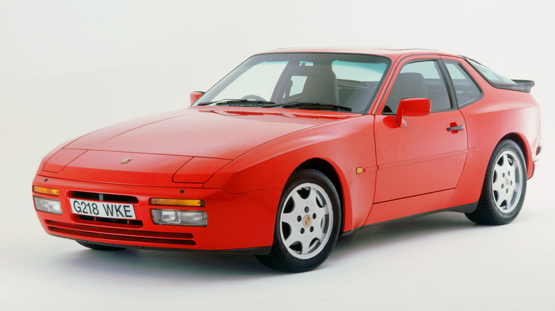 Porsche 944 showroom photo