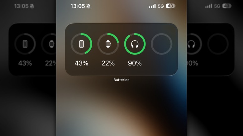 Batteries widget on an iPhone Home Screen.