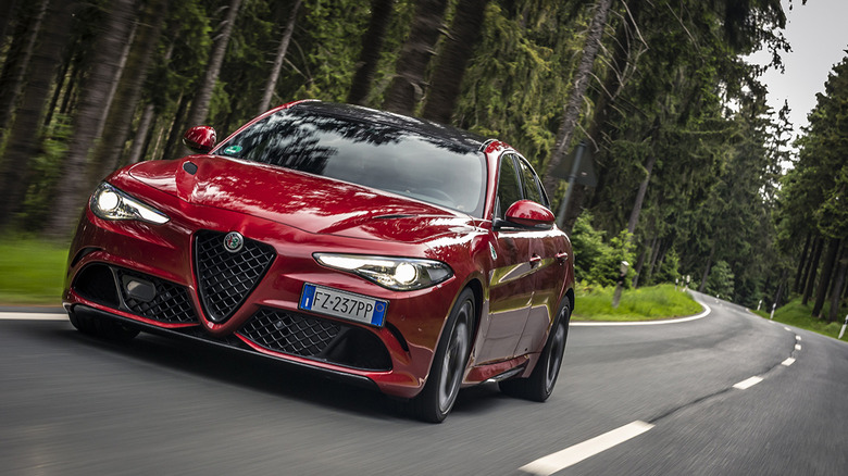 Alfa Romeo 2024 Quadrifoglio dynamic image front 3/4 view