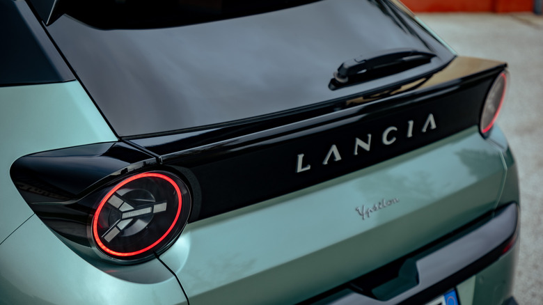 2025 Lancia Ypsilon rear end from the side
