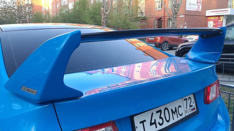Wing-type spoiler on a car