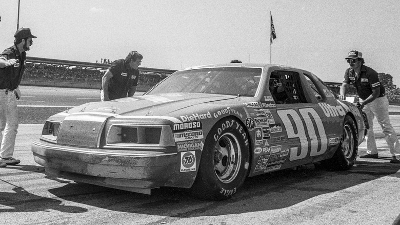 A shot of the 1985 Ford Thunderbird during a NASCAR pitstop