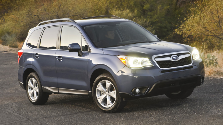 2014 Subaru Forester base-model 2.5i, front-right 3/4 view