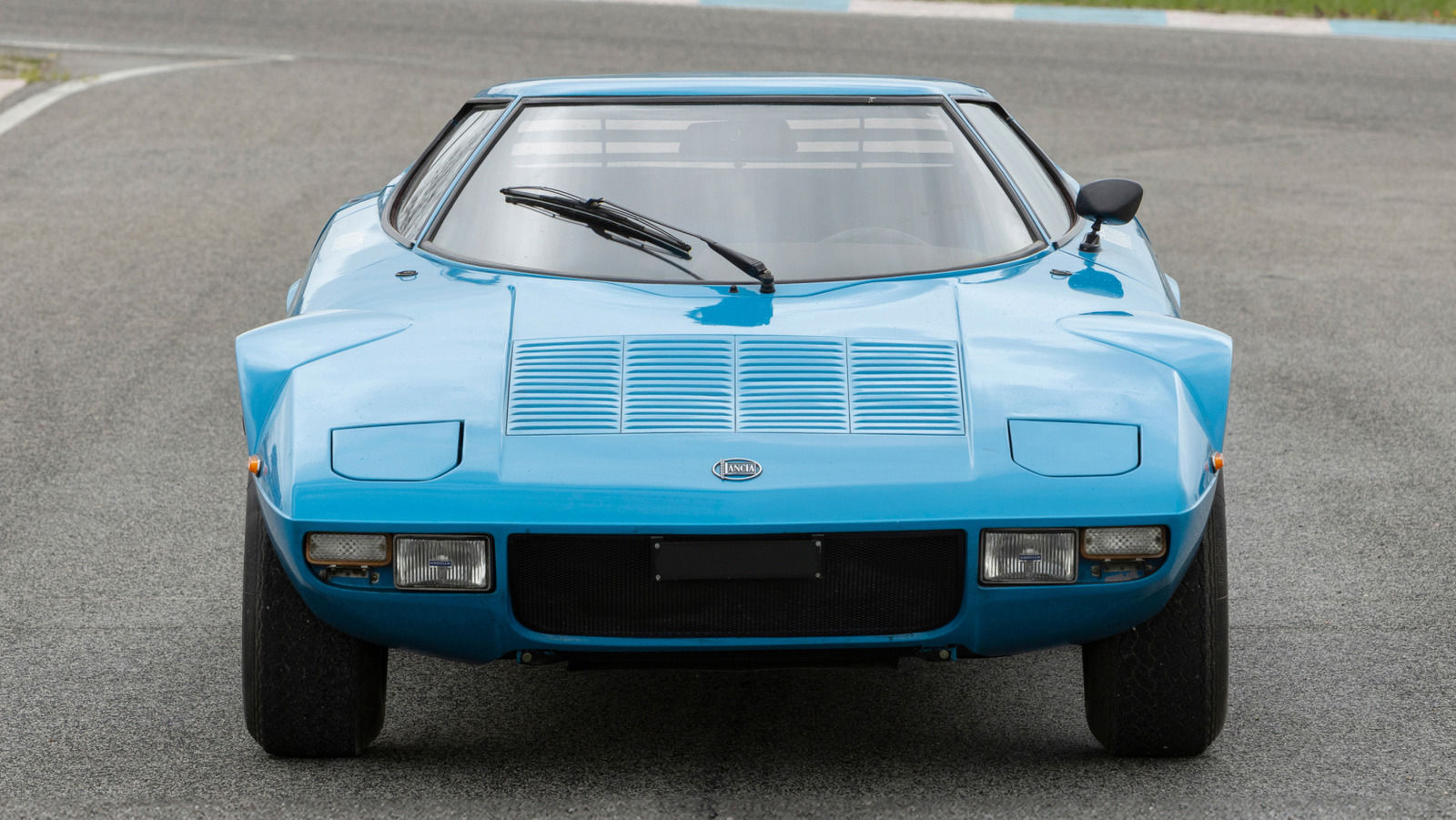 5 Cars You Might Not Know Had Bodies Made Of Plastic