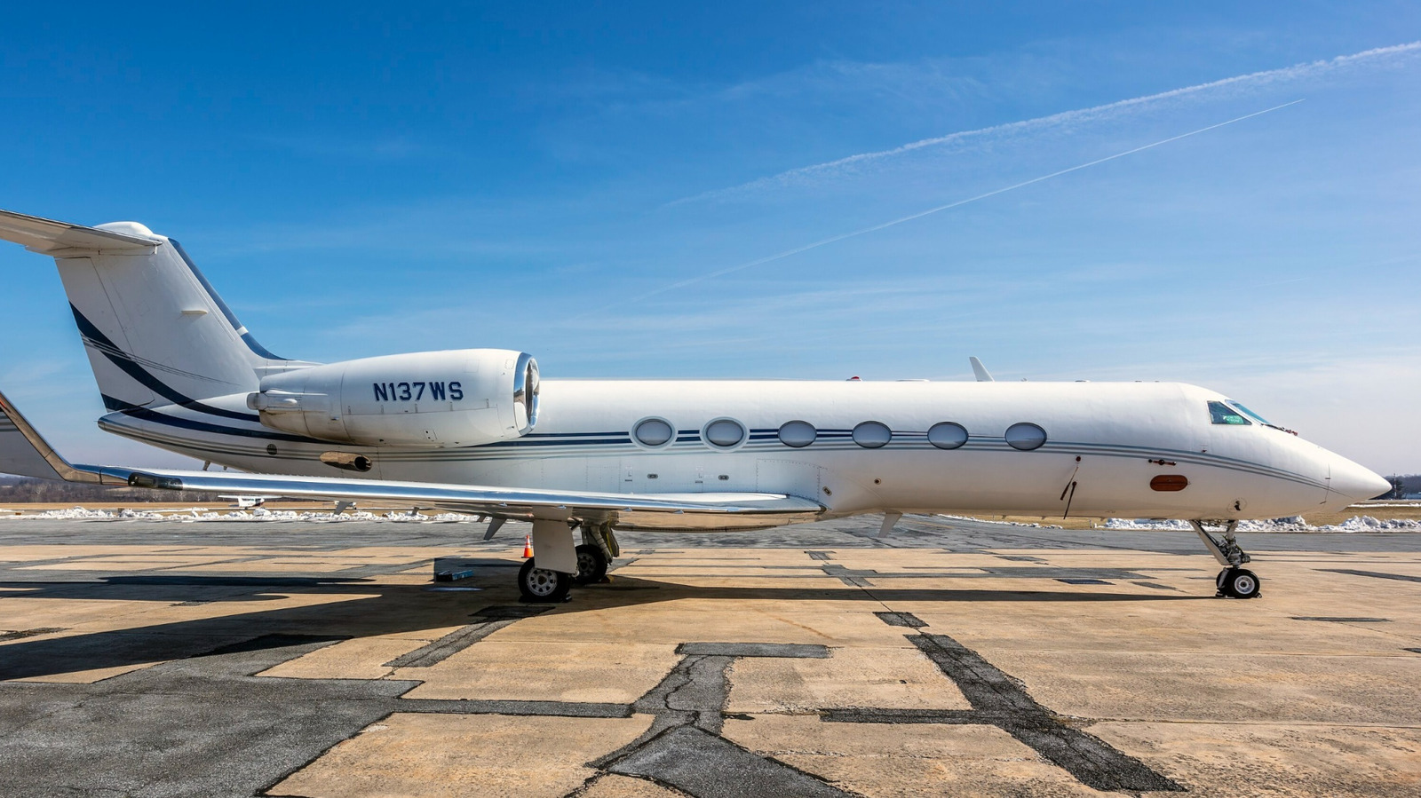5 Celebrities Who Own A Gulfstream IV Private Jet
