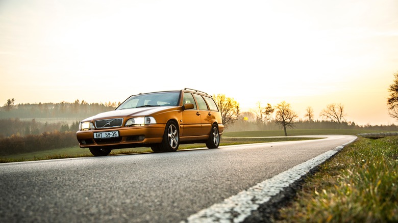 Volvo V70 R