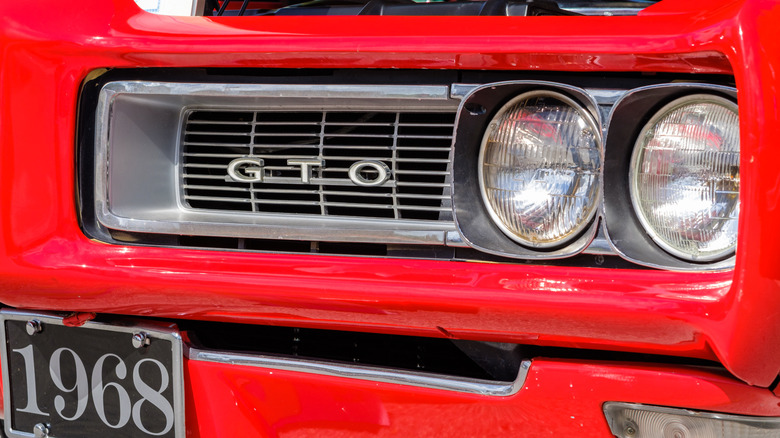 Close-up of 1968 Pontiac GTO left-side grille