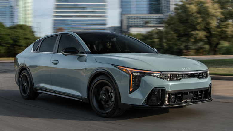 Front 3/4 view of Kia K4 in urban setting