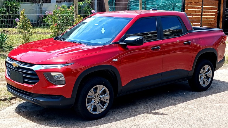 Red Chevrolet Montana