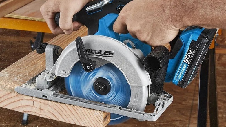 Person using Hercules 20V 6 ½-inch Circular Saw to cut pine board