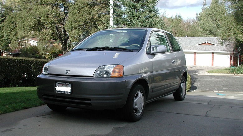 Honda EV Plus 1997-1999 in driveway