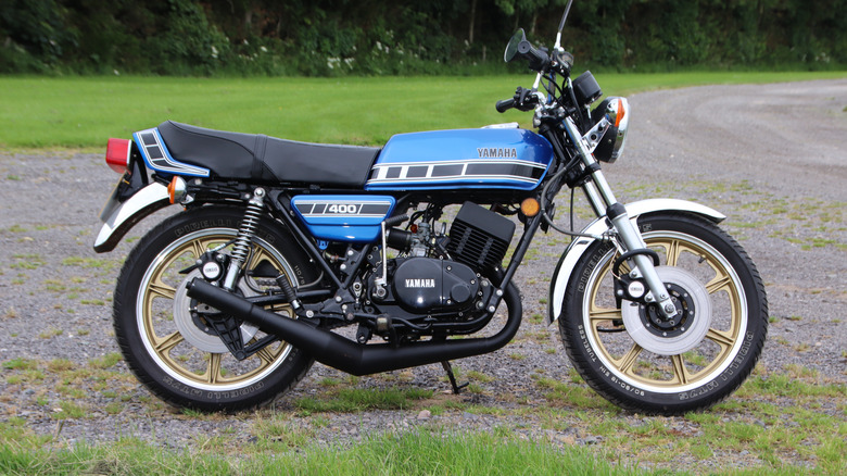 Yamaha RD400 on display at Cadwell Park, Lincolnshire UK