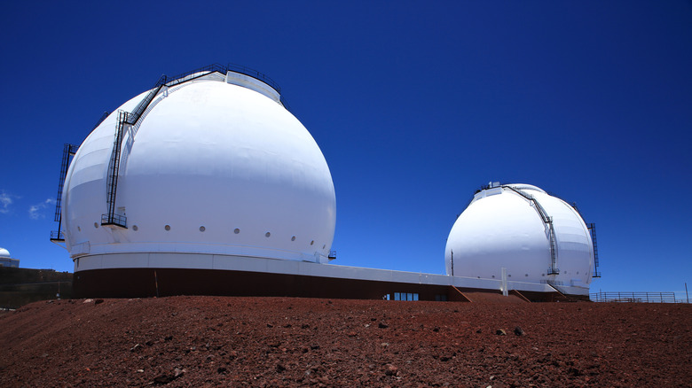 Two astronomical observatories in Hawaii