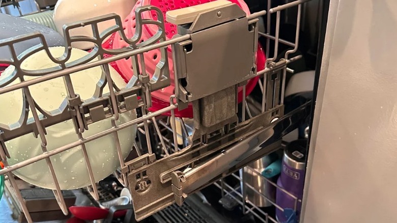 Whirlpool dishwasher rack adjuster