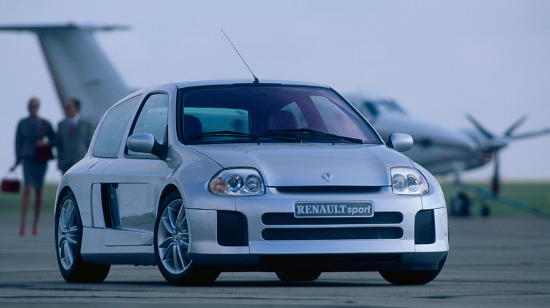 Renault Clio V6 RS Phase I with aircraft in background, front-right 3/4 view