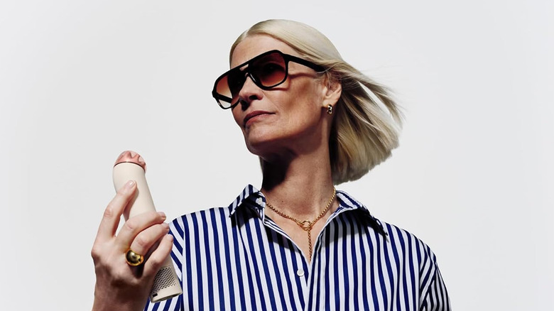 A person using a Dyson HushJet fan