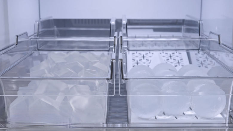 Picture showing different ice cubes in a Samsung refrigerator