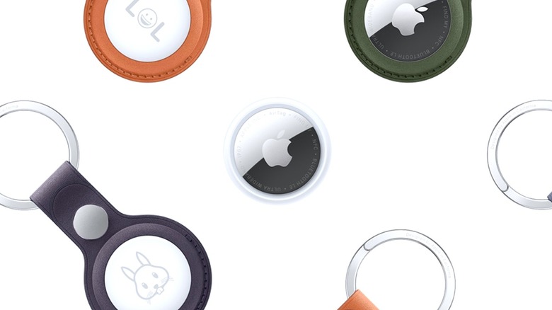 Picture showing multiple Apple Air Tags