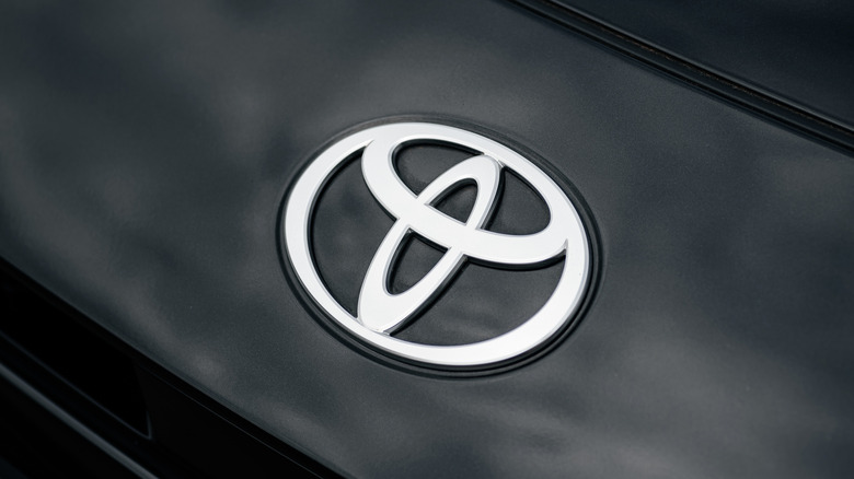Close up of the logo on a black Toyota vehicle.