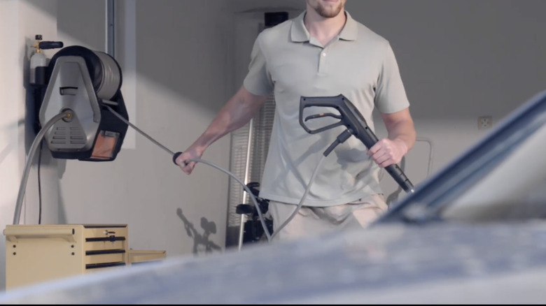 5 Cool Retractable Giraffe Tools To Consider Adding To Your Garage