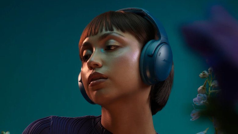 Woman wearing a pair of Bose QuietComfort SC Noise Canceling Headphones.