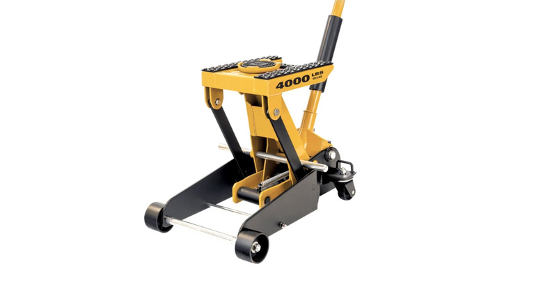 Picture showing CAT jack fully extended