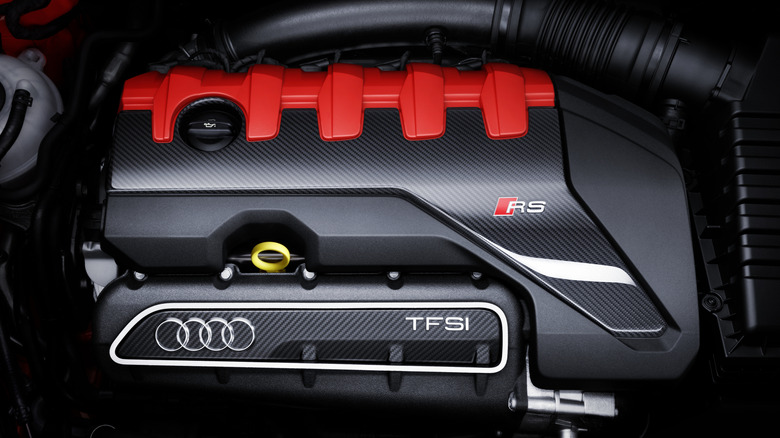 Overhead view of Audi five-cylinder engine in 2018 Audi RS 3.