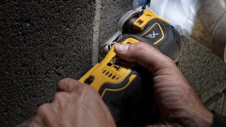 DeWalt oscillation tool cutting pipe