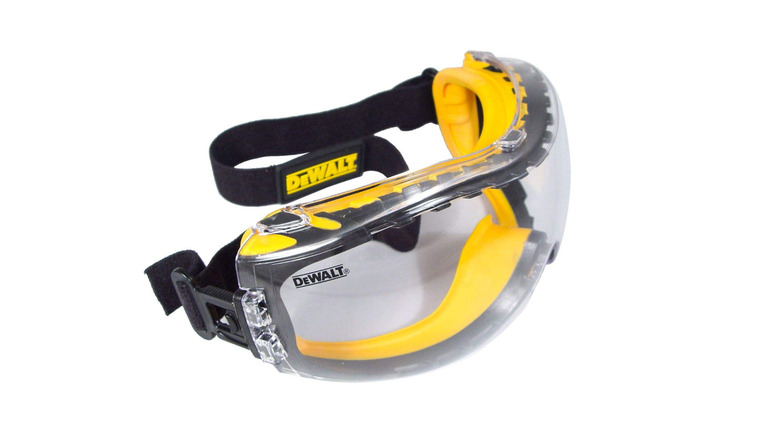 The DeWalt protective shield goggles DPG82 Concealer